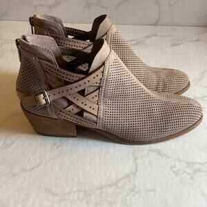 Vince Camuto Tan Pranika Suede Booties 10 Ankle Boot Designer Fall Winter